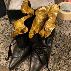 Tendenz european booties gold/ black / laces